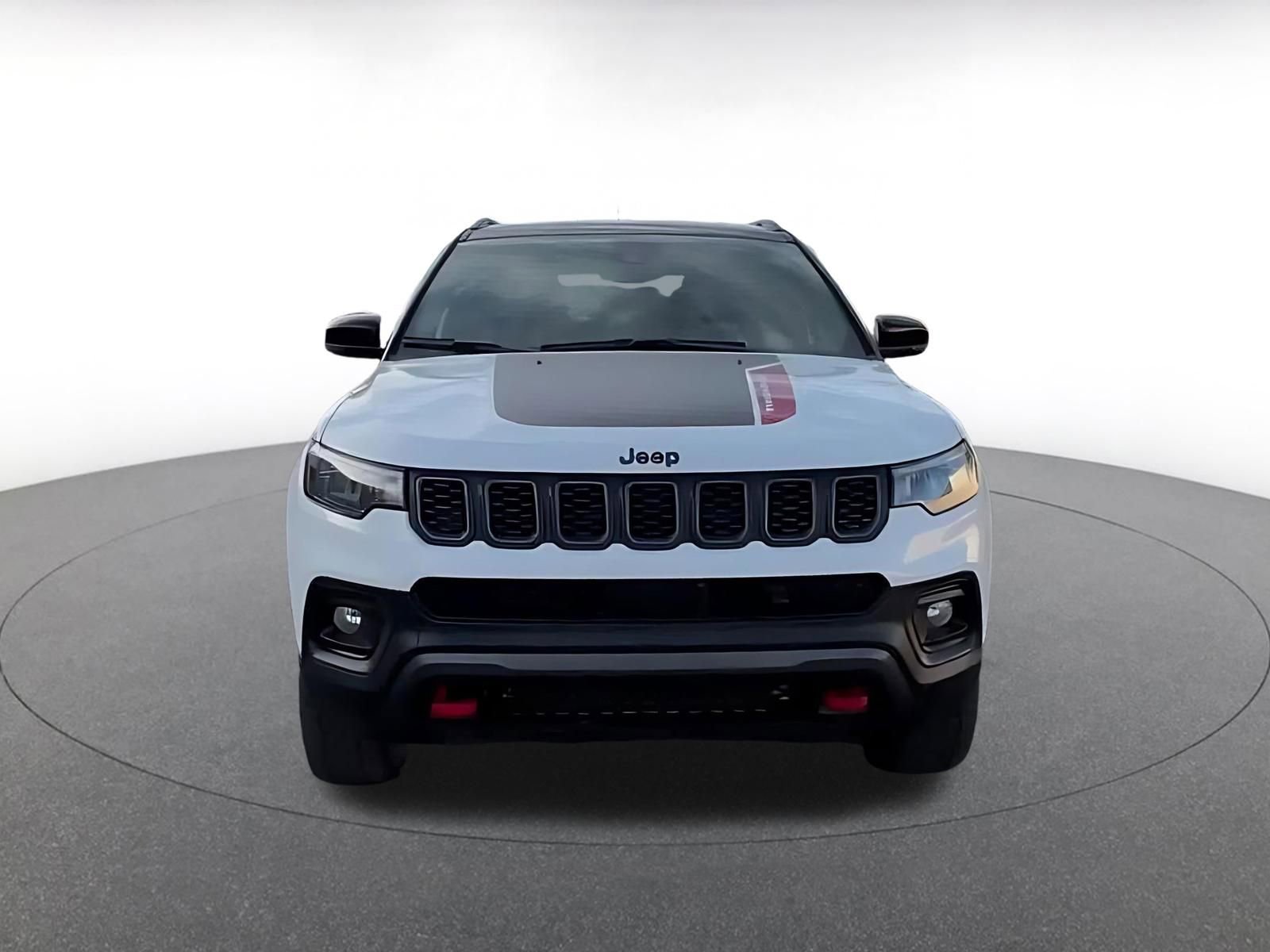 Used 2025 Jeep Compass Trailhawk AWD/4WD image 4