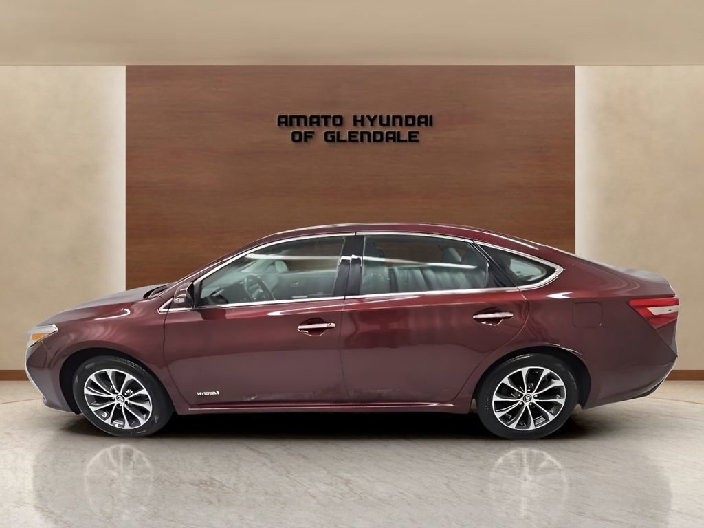 Used 2017 Toyota Avalon XLE Plus image 3