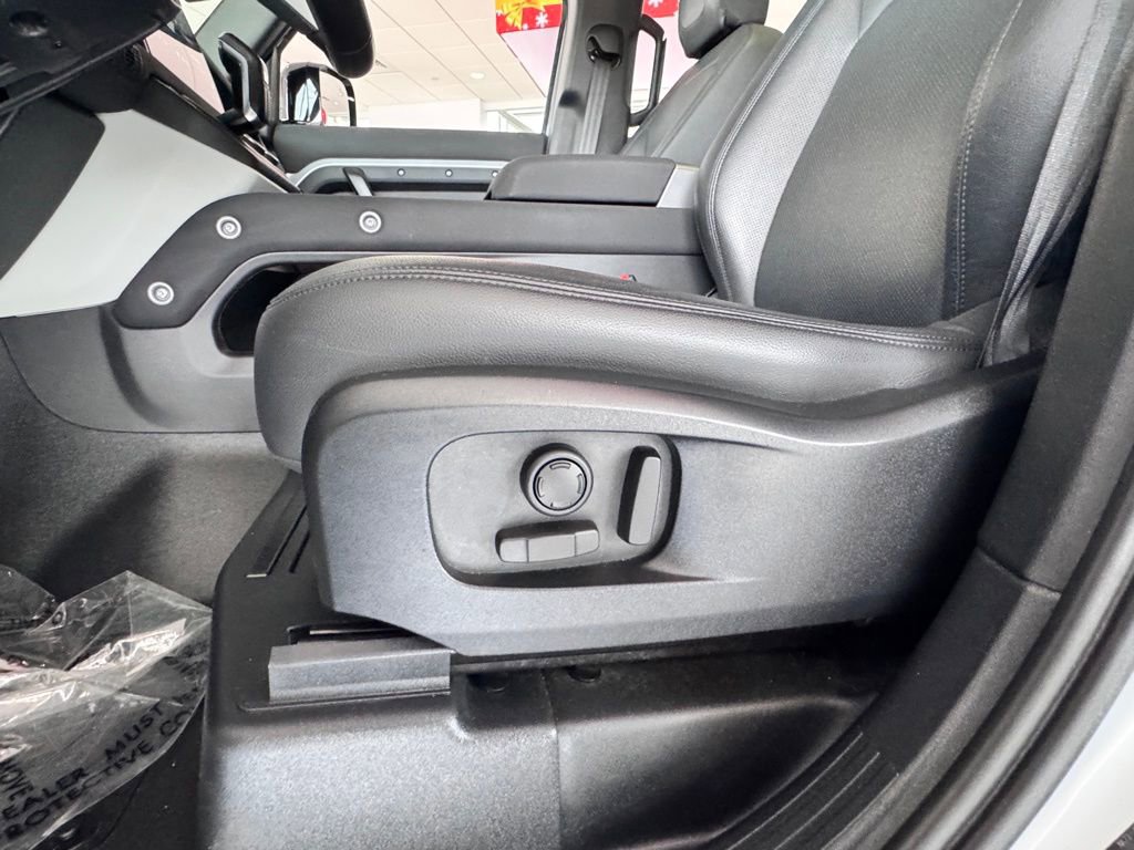 Used 2023 Land Rover Defender 110 S image 38