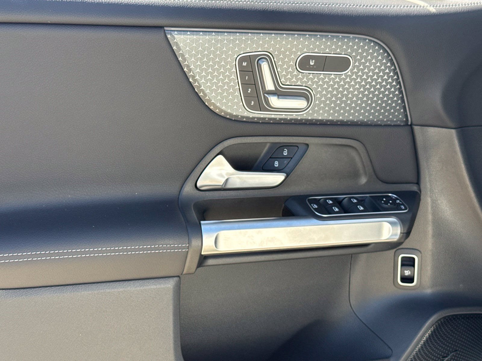 New 2026 Mercedes-Benz GLB 250 4MATIC image 15