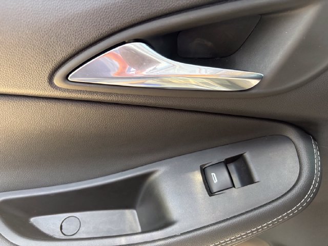 Used 2023 Buick Encore GX Select w/ Sport Touring Package FWD image 39
