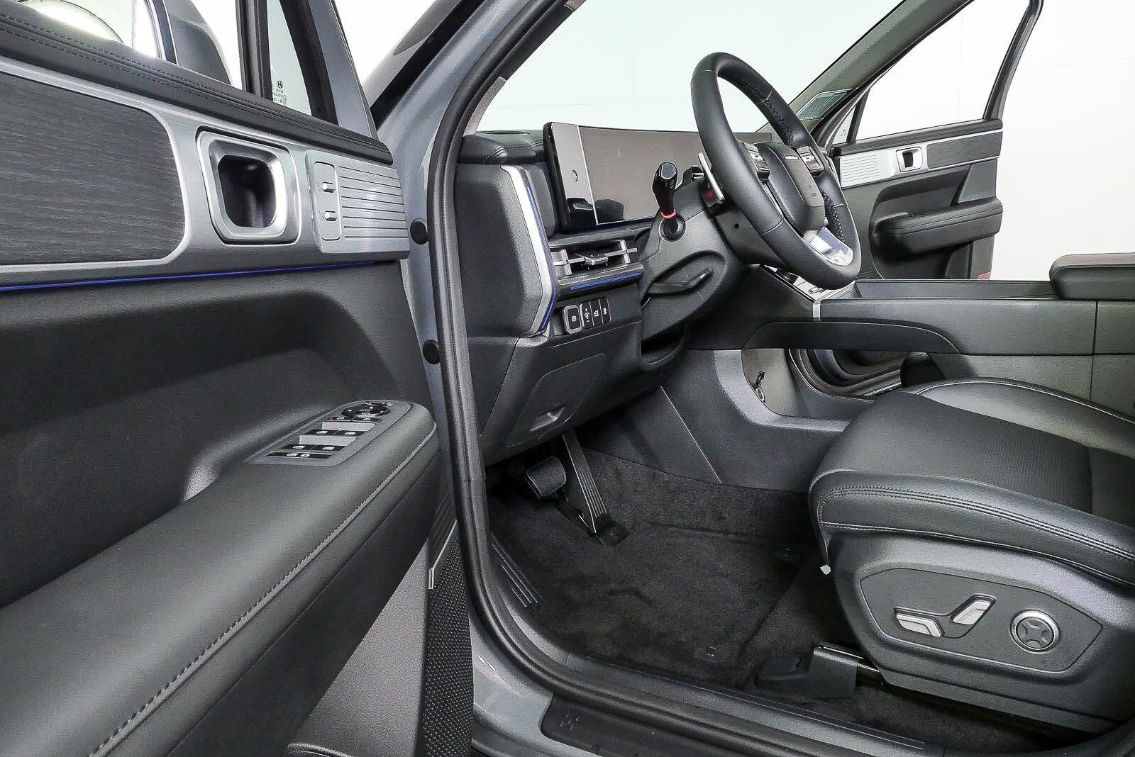 New 2026 Hyundai Santa Fe Limited FWD image 8