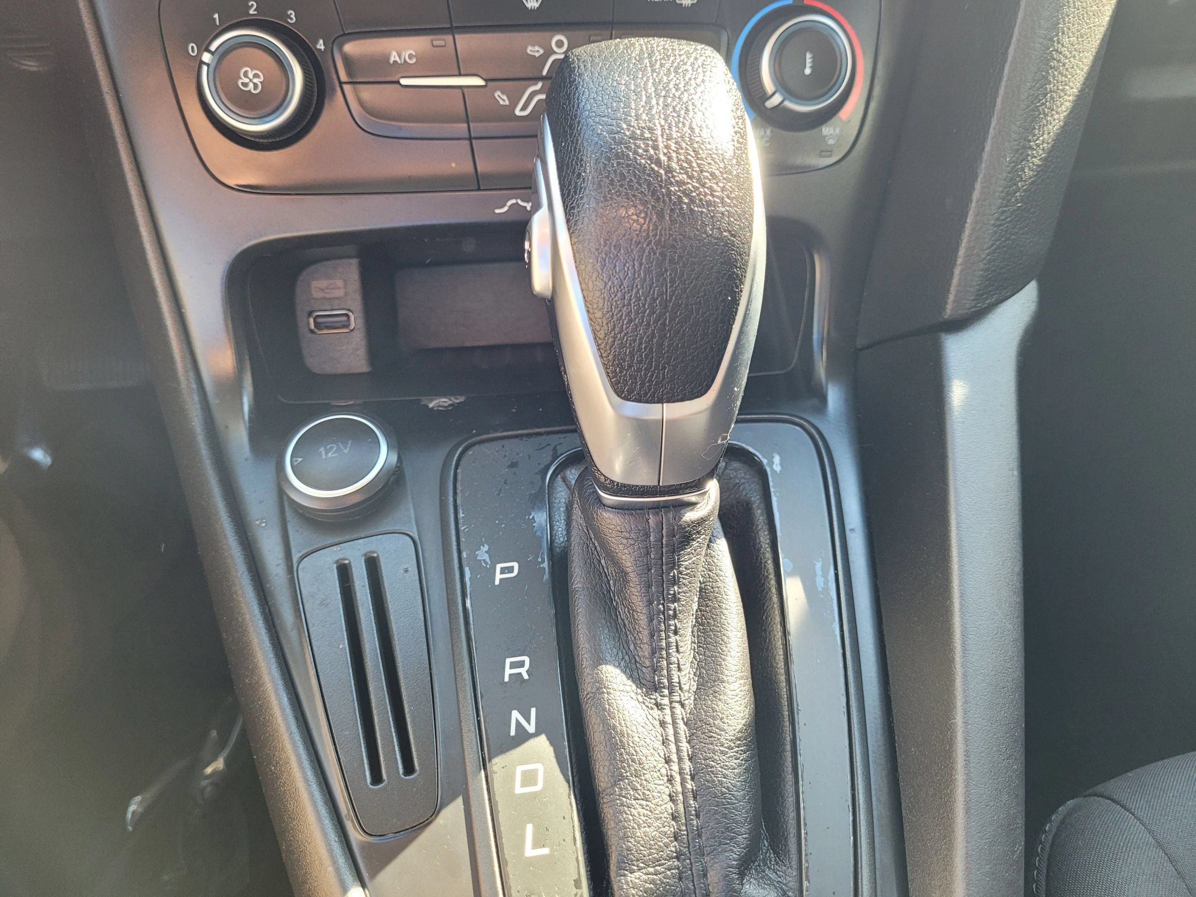 Used 2017 Ford Focus SE FWD image 31