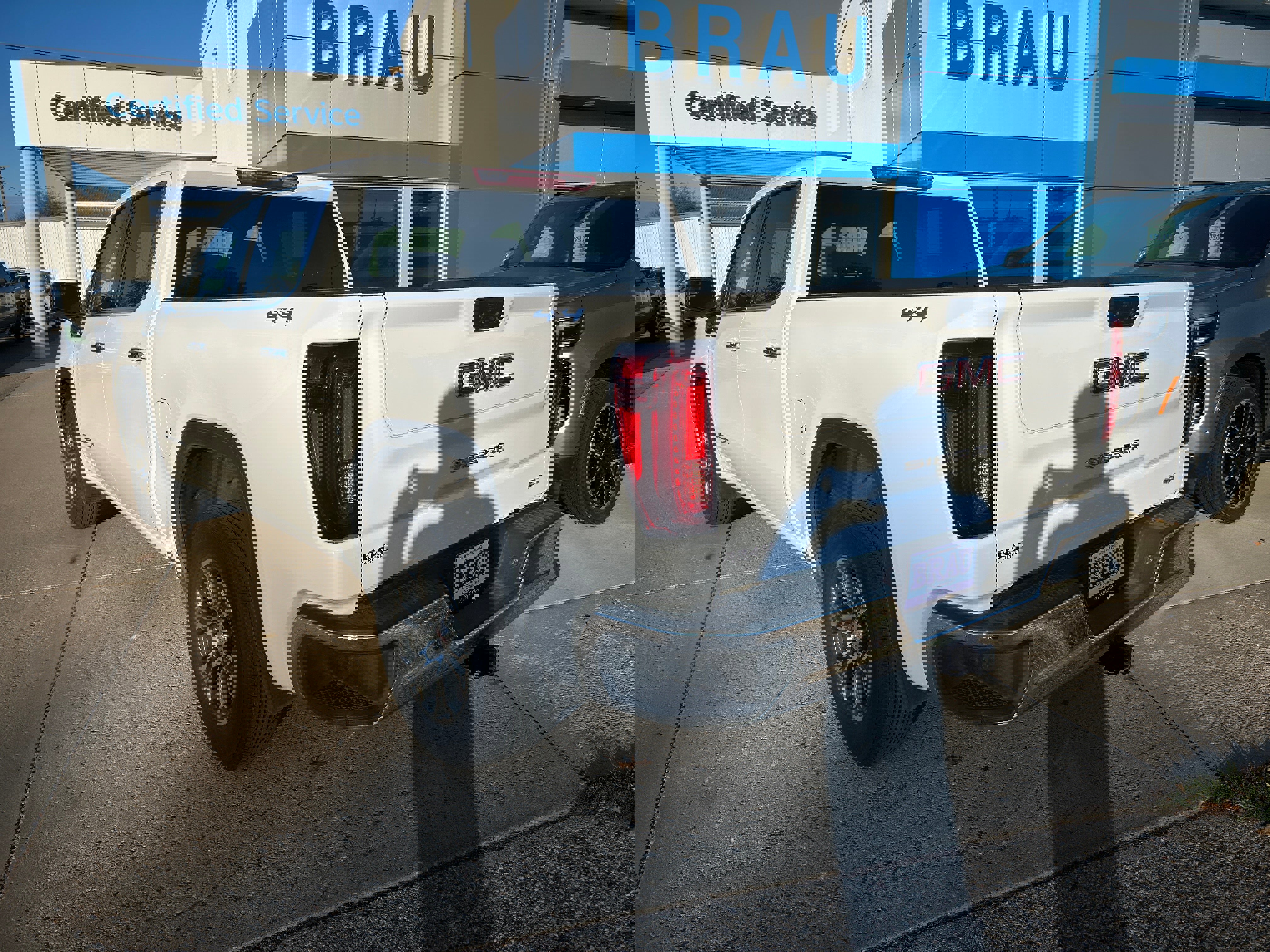 Used 2025 GMC Sierra 1500 SLT image 7