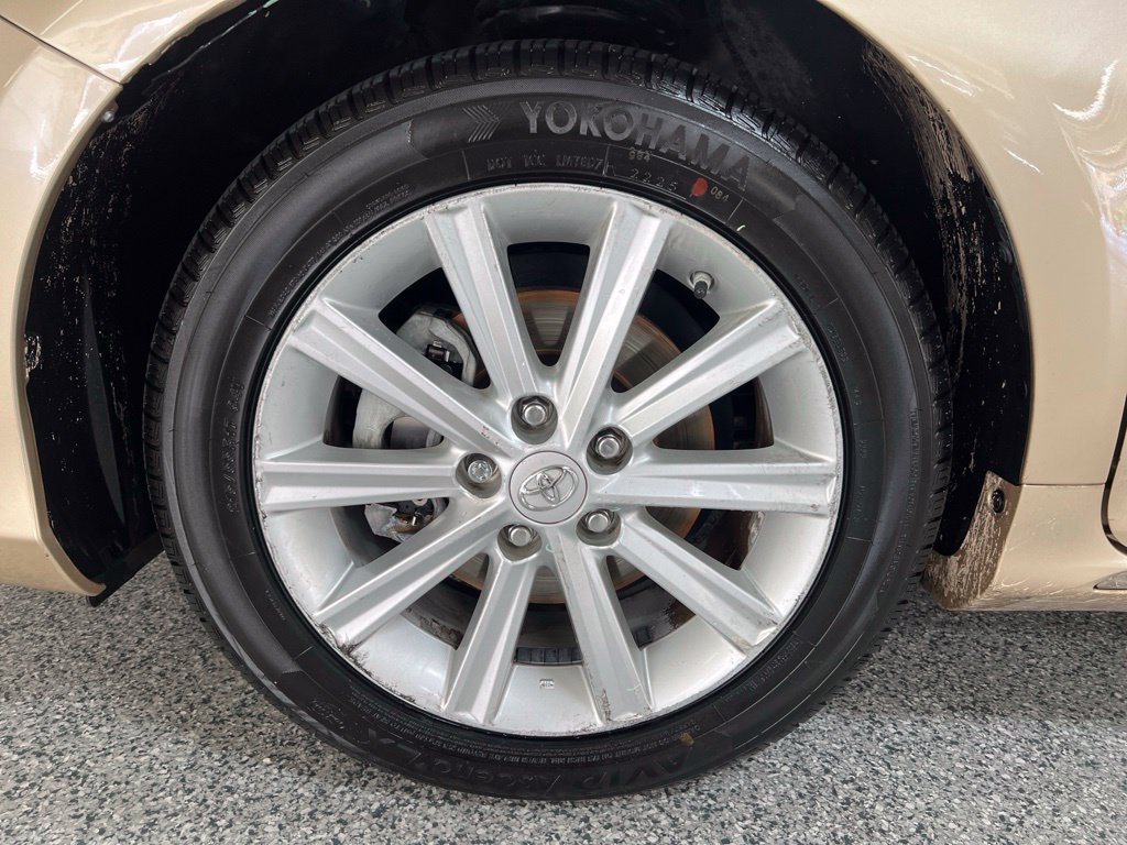 Used 2012 Toyota Camry XLE w/ Convenience Pkg FWD image 9