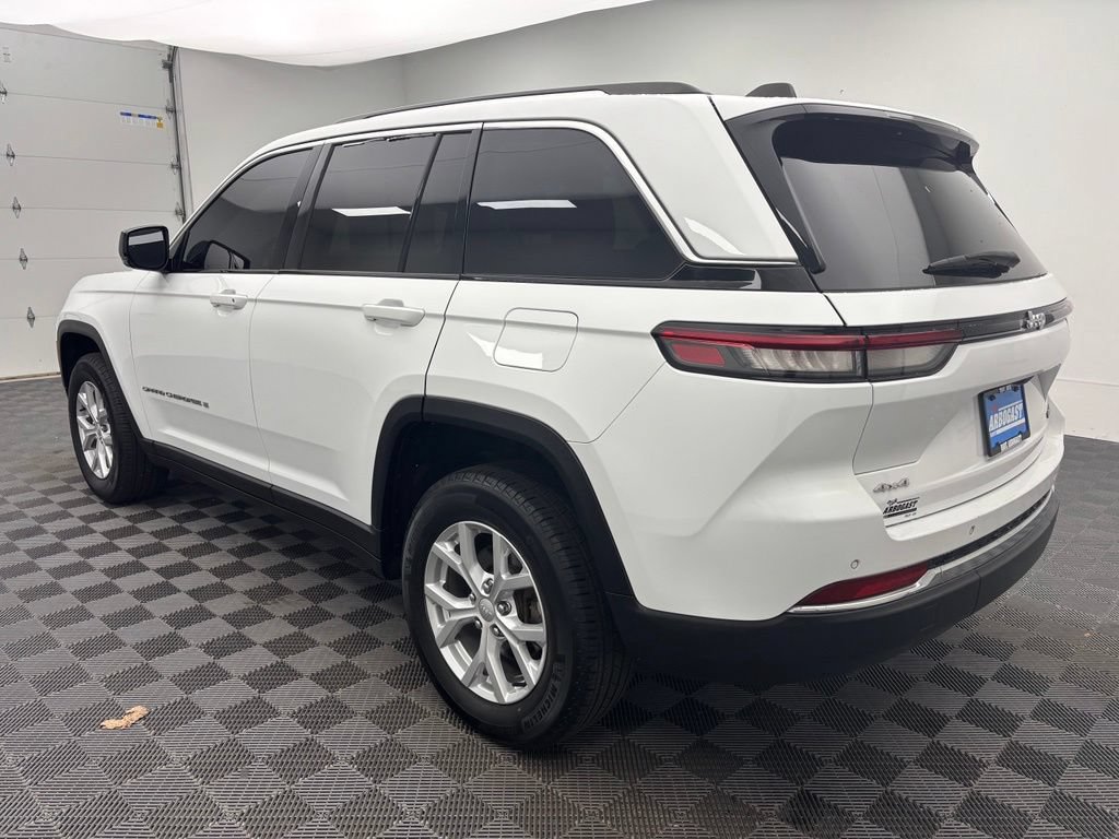 Used 2024 Jeep Grand Cherokee Limited AWD/4WD image 11