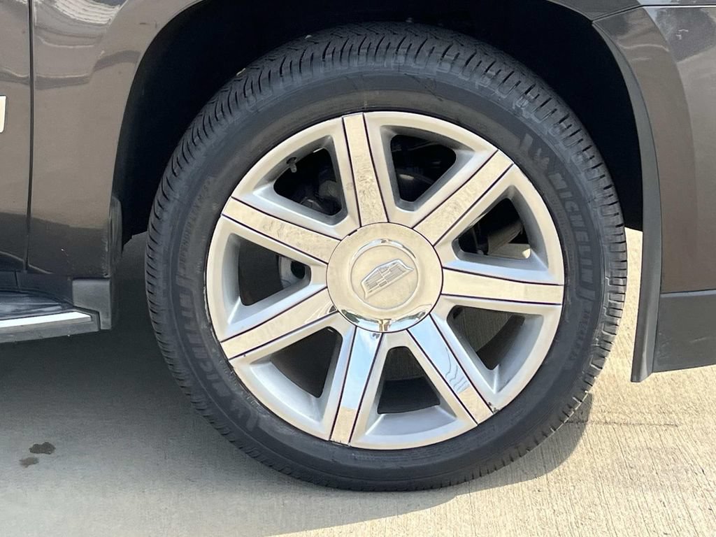 Used 2017 Cadillac Escalade Premium Luxury RWD image 9