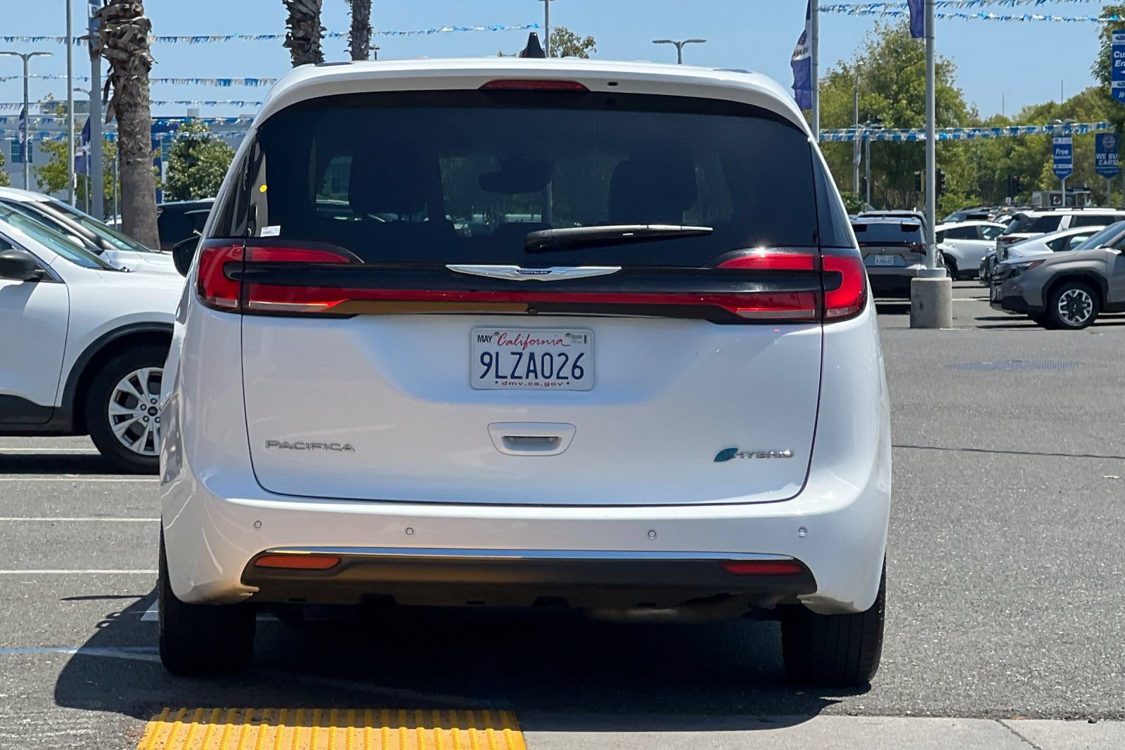 Used 2024 Chrysler Pacifica Limited FWD image 5