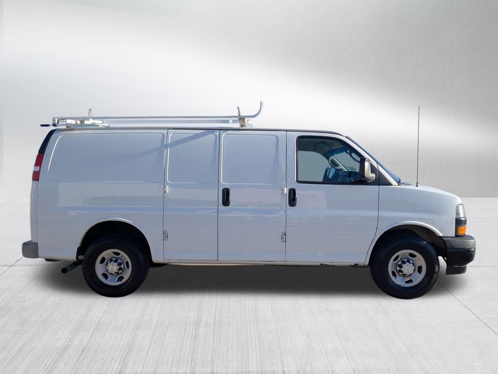 Used 2019 Chevrolet Express 3500 w/ Driver Convenience Package image 6