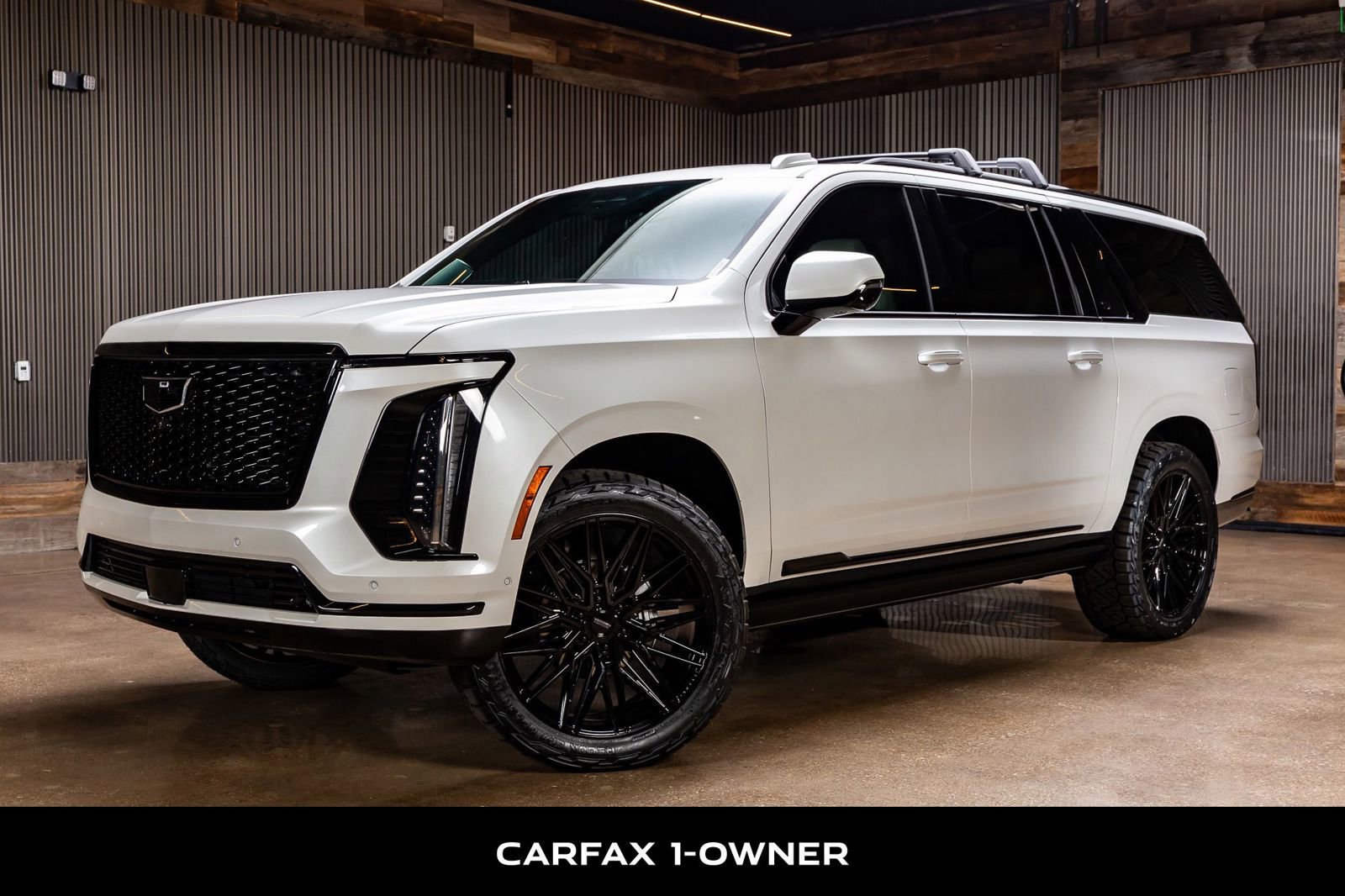 Used 2025 Cadillac Escalade ESV Sport Platinum w/ LPO, ONYX Package image 5