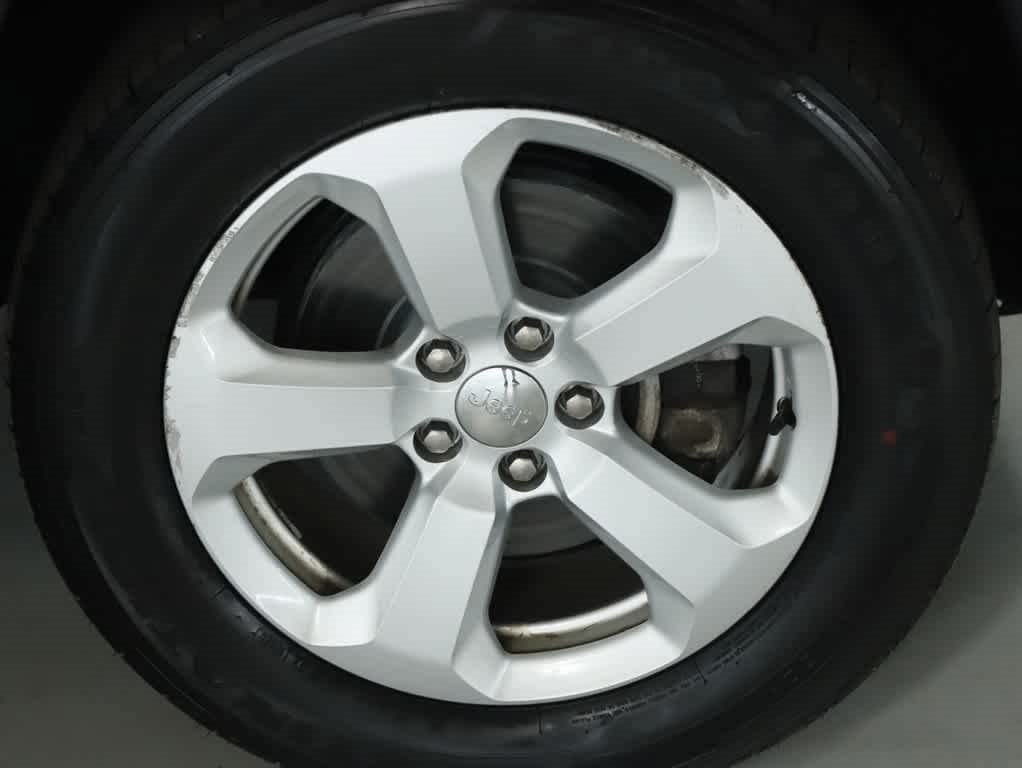 Used 2017 Jeep Compass Latitude w/ Popular Equipment Group AWD/4WD image 10