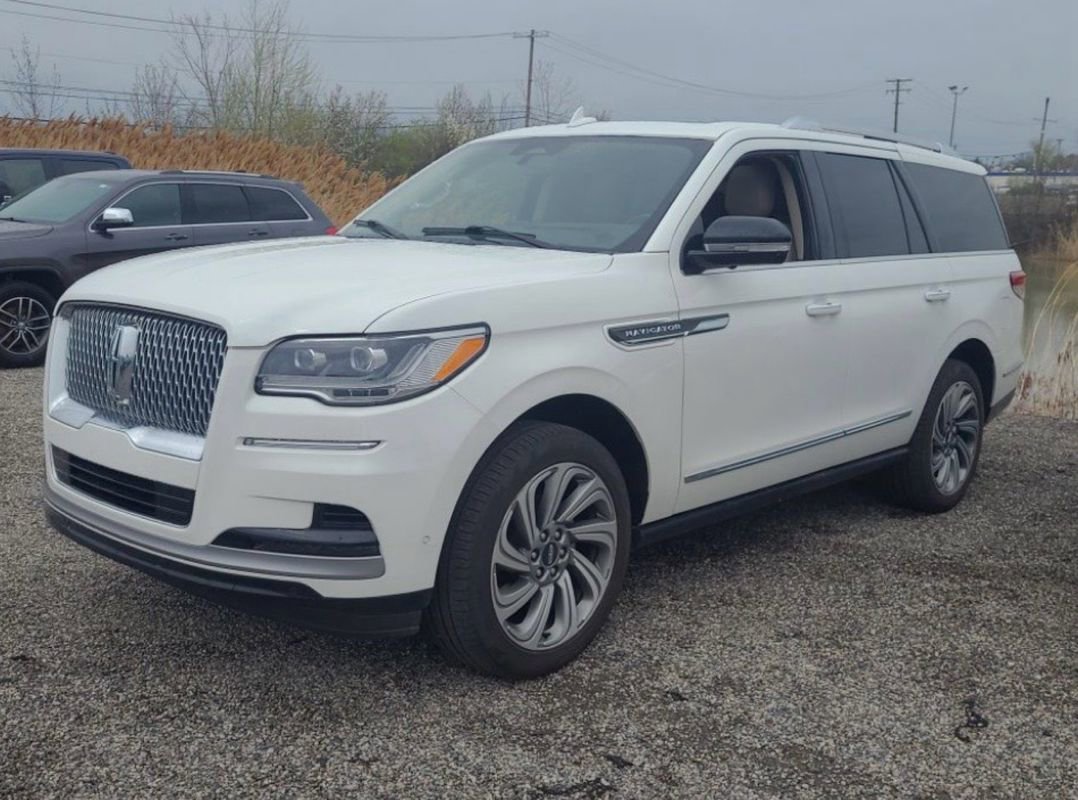 Used 2022 Lincoln Navigator Reserve AWD/4WD image 1