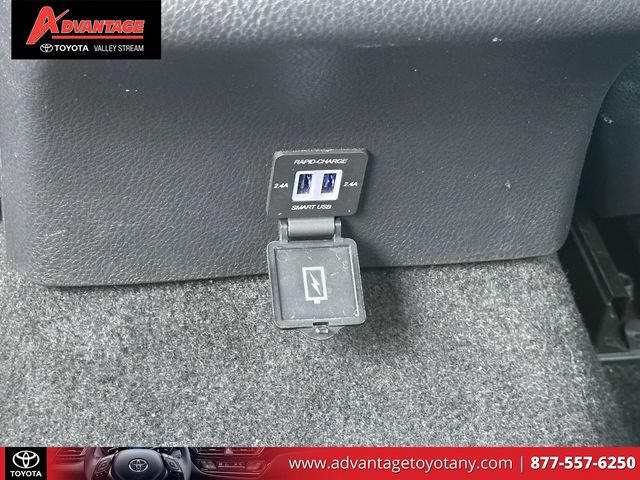 Used 2024 Toyota Camry SE w/ Cold Weather Package FWD image 15