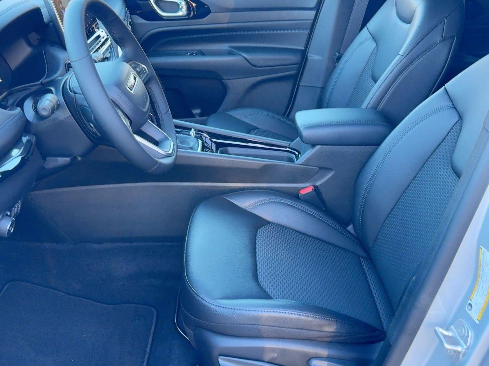 New 2026 Jeep Compass Latitude image 5