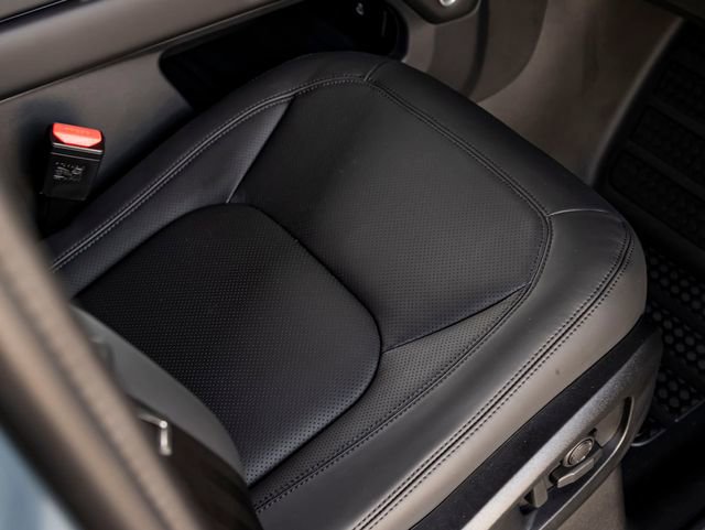 New 2026 Land Rover Defender 110 X-Dynamic SE image 30