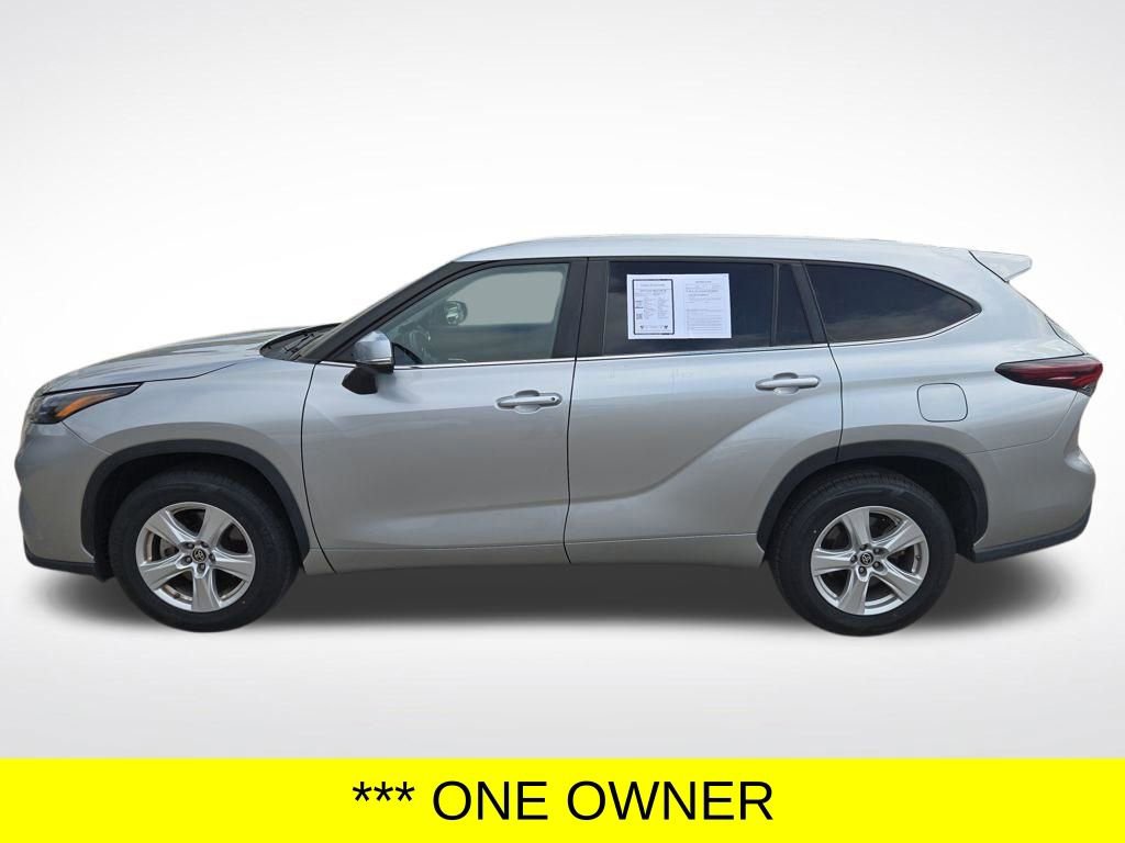 Used 2024 Toyota Highlander LE FWD video 2