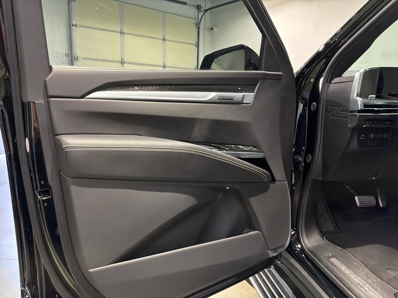 Used 2026 Cadillac Escalade ESV V image 15