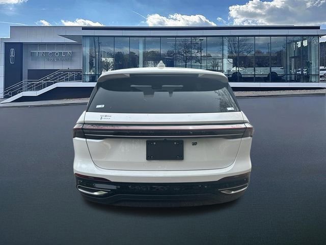 Used 2025 Lincoln Nautilus Premier AWD/4WD image 7