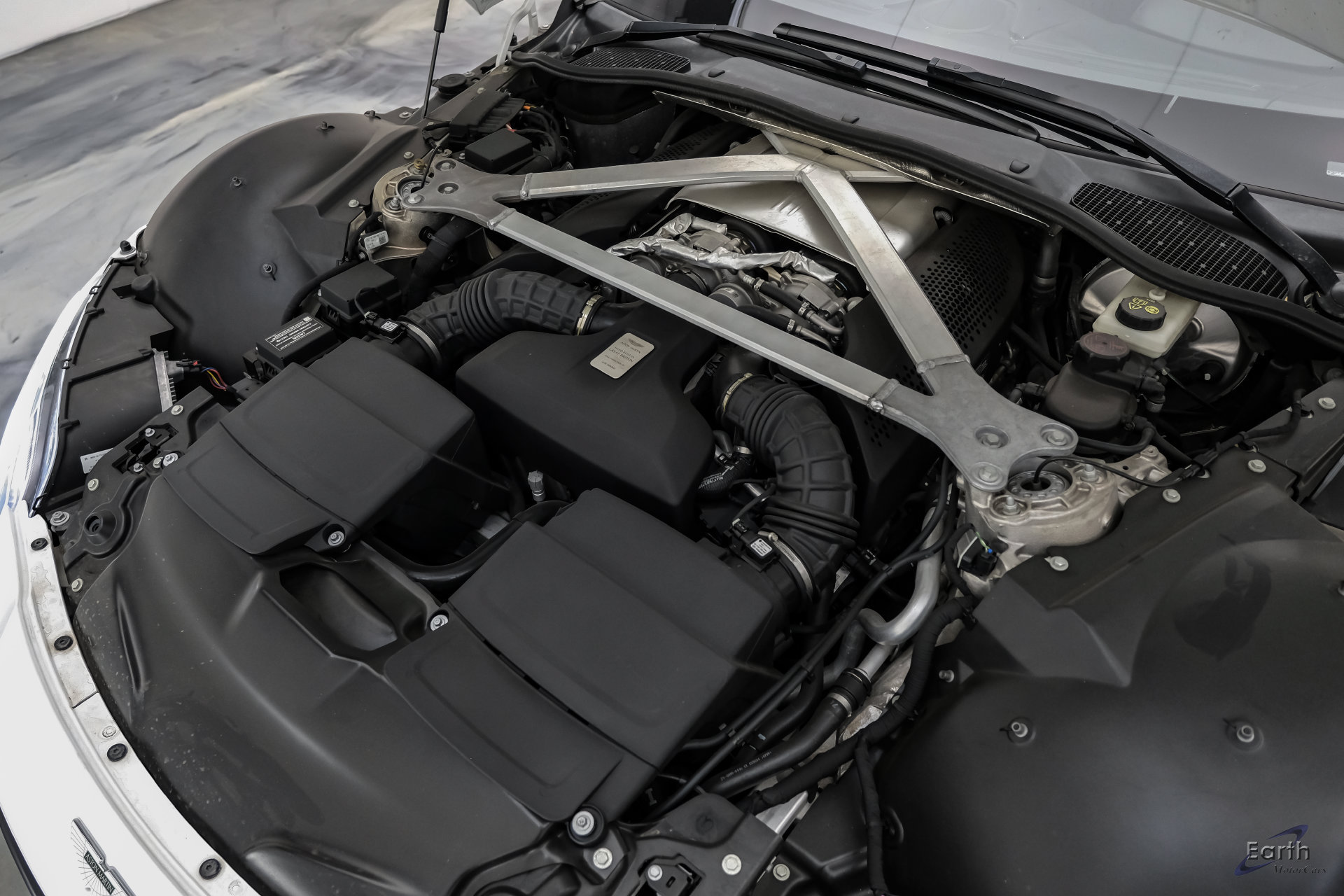 Used 2022 Aston Martin V8 Vantage Coupe RWD image 91