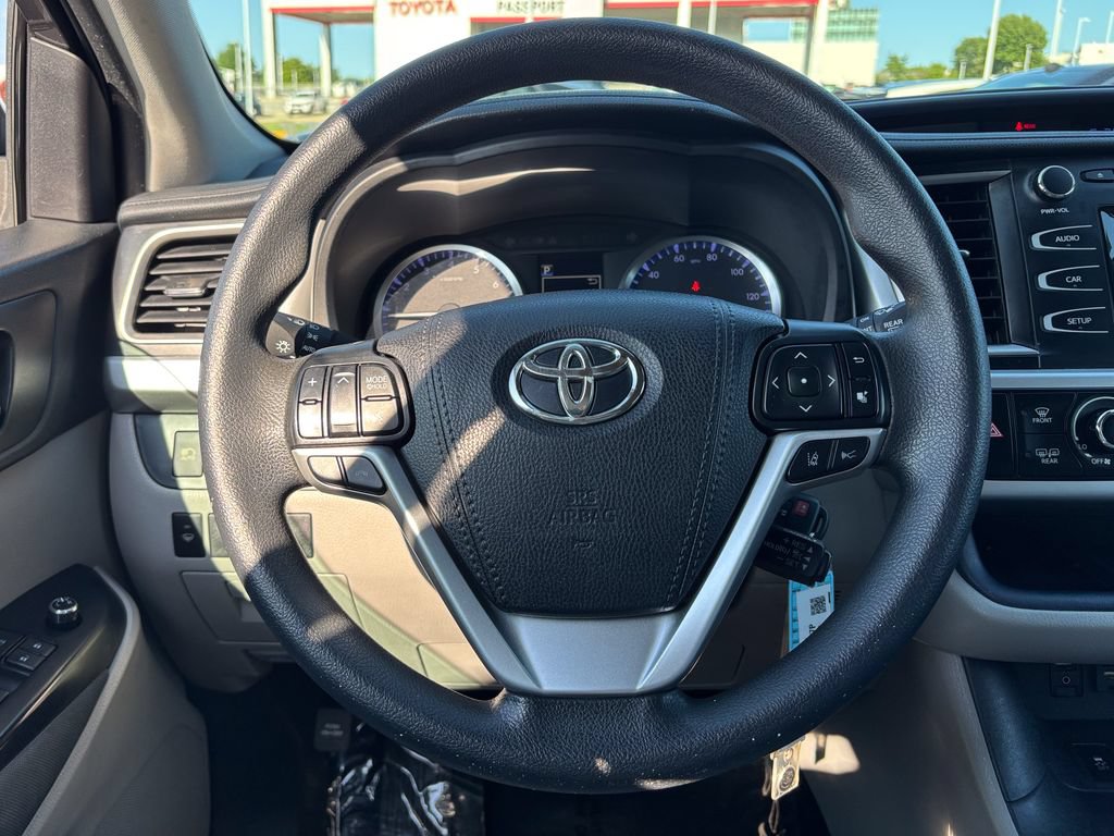 Used 2019 Toyota Highlander LE AWD/4WD image 20