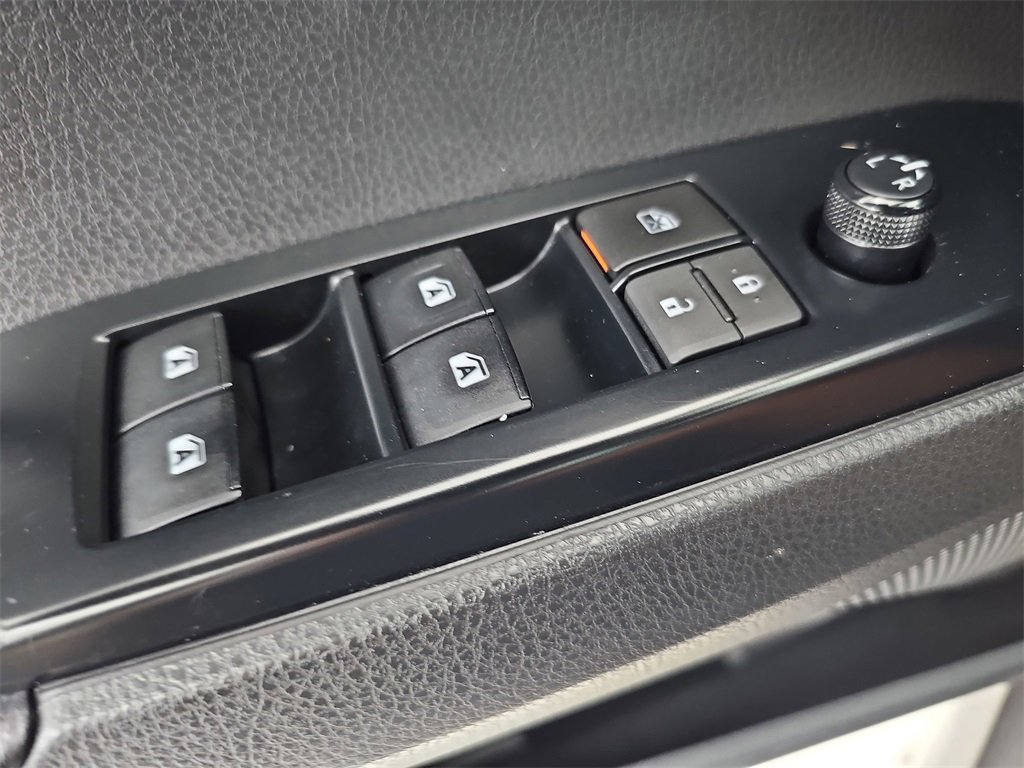 Used 2020 Toyota Camry SE image 30