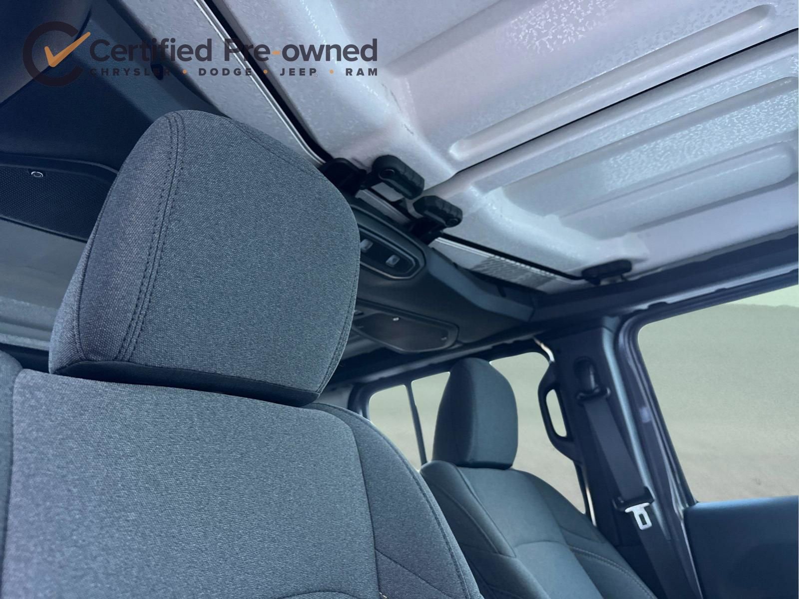 Used 2025 Jeep Wrangler Unlimited Sahara w/ Safety Group image 18