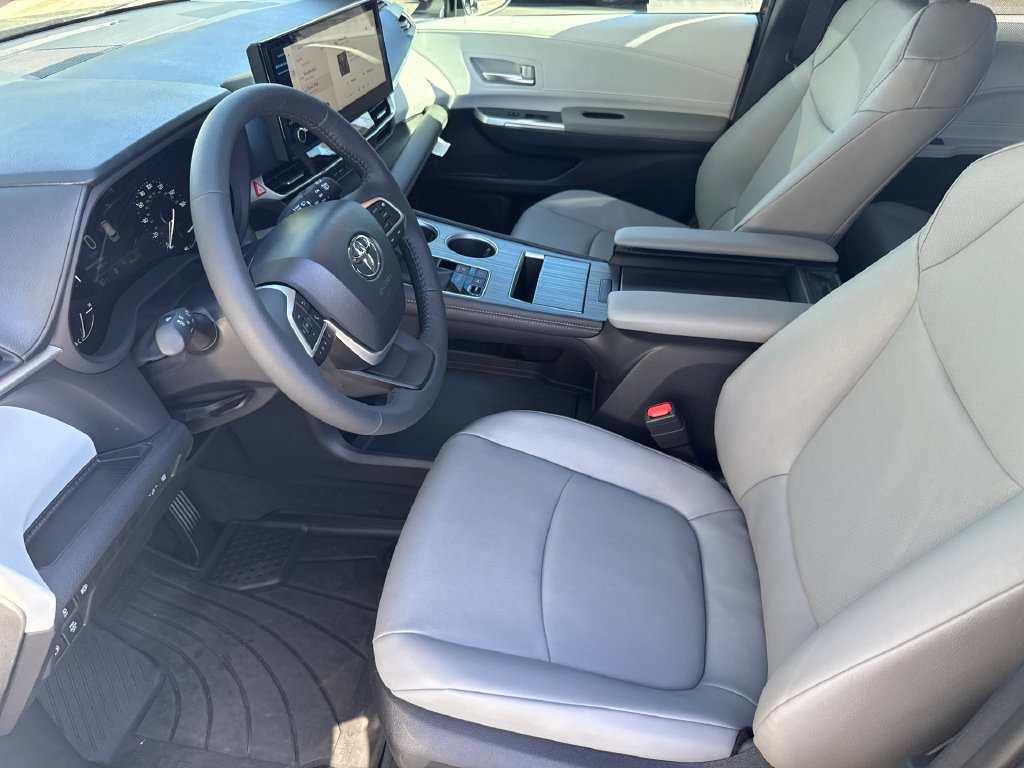 Certified 2026 Toyota Sienna XLE FWD image 29