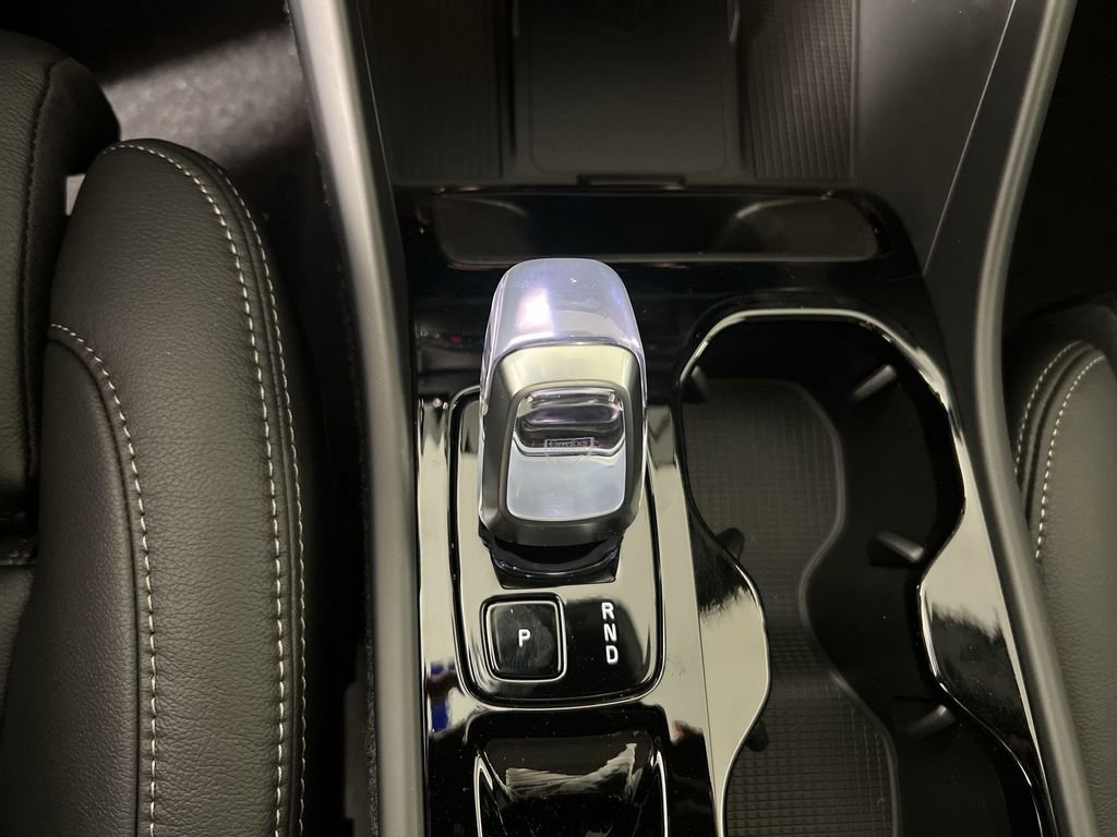 Certified 2025 Volvo XC40 B5 Plus w/ Protection Package Premier image 24
