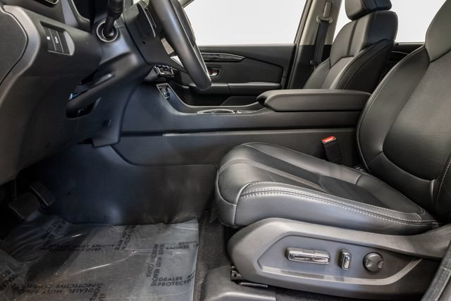 Used 2025 Honda Pilot EX-L image 11
