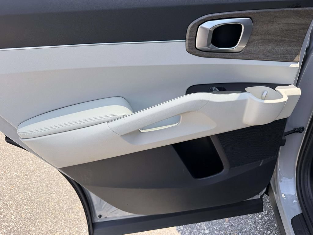 Used 2023 Kia Sorento EX w/ Panoramic Sunroof Package FWD image 13