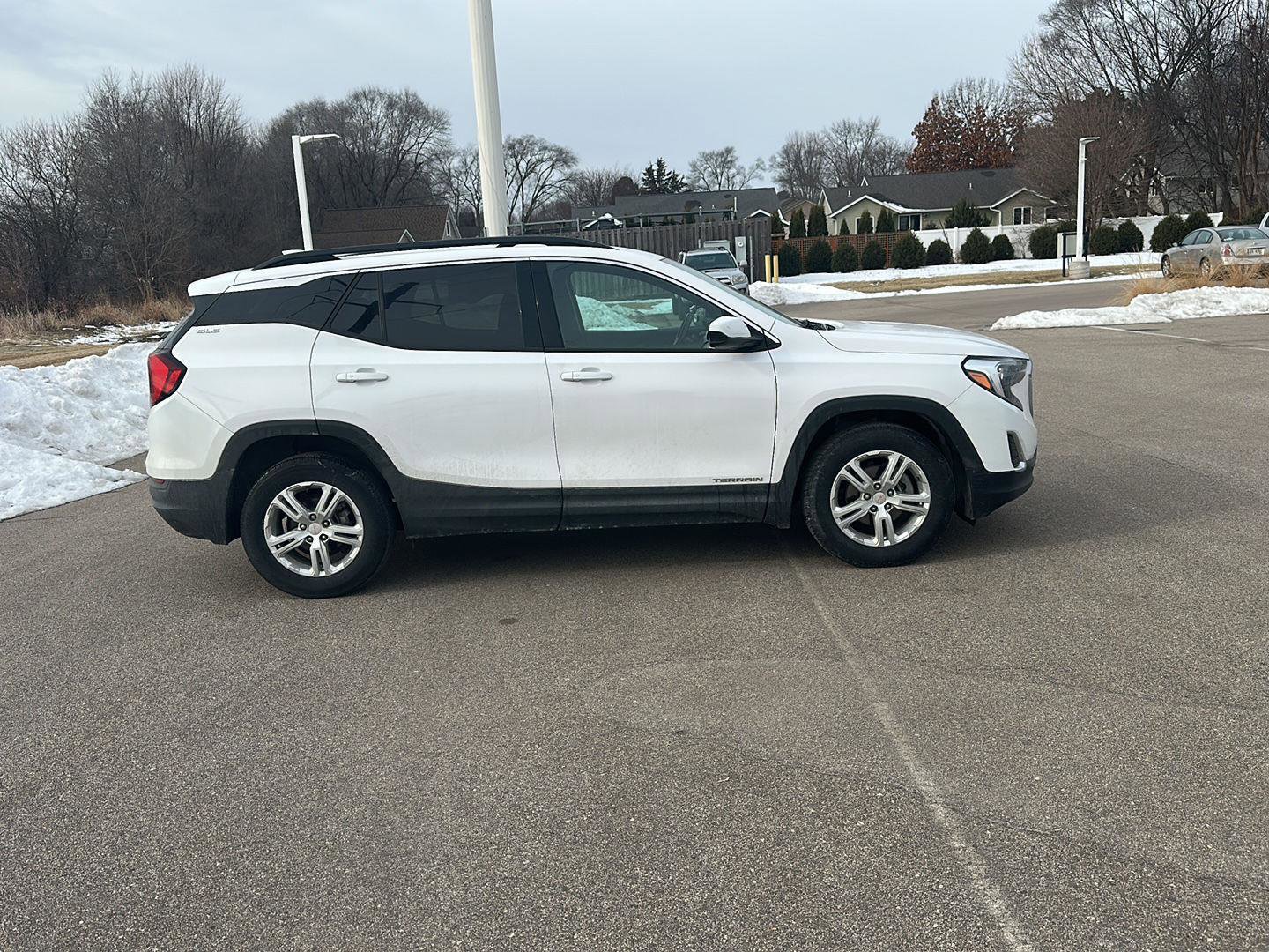 Used 2018 GMC Terrain SLE w/ Driver Convenience Package image 2