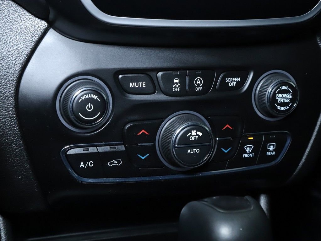 Used 2019 Jeep Cherokee Limited image 27