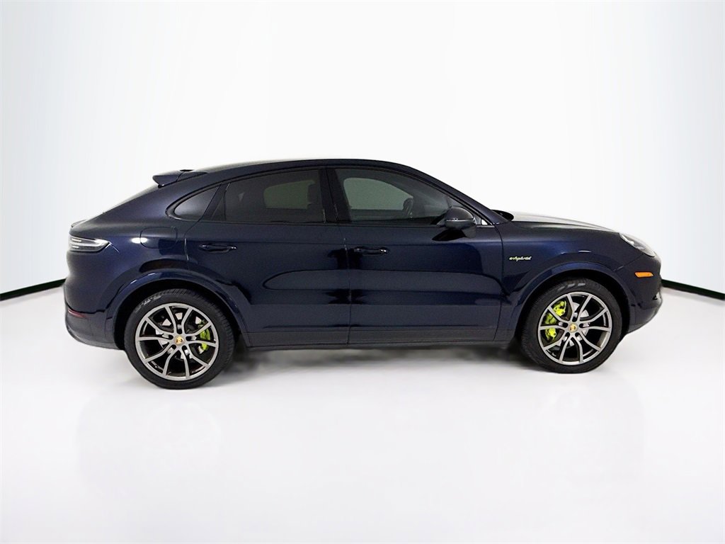 Certified 2023 Porsche Cayenne Platinum Edition image 8