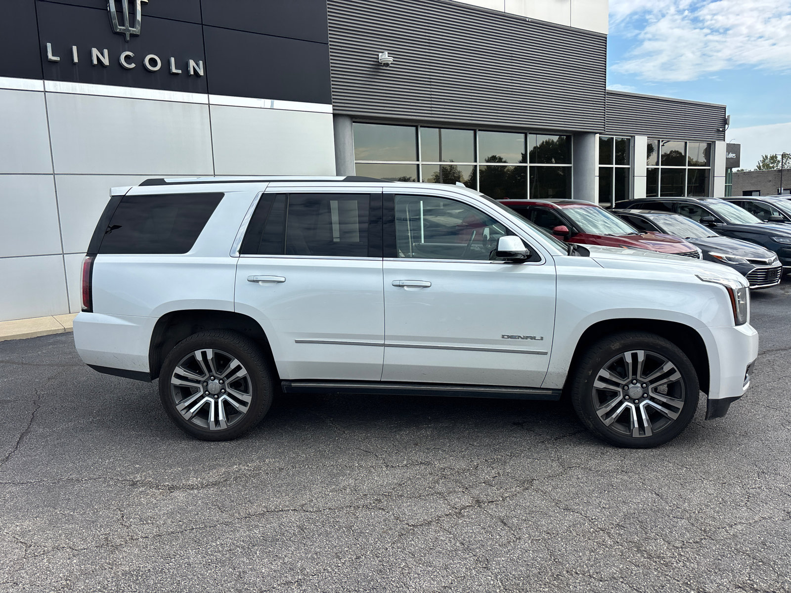 Used 2019 GMC Yukon Denali w/ Denali Ultimate Package AWD/4WD image 8