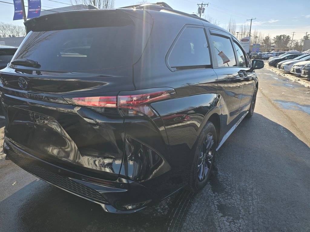 Certified 2025 Toyota Sienna XSE w/ XSE Plus Package image 8