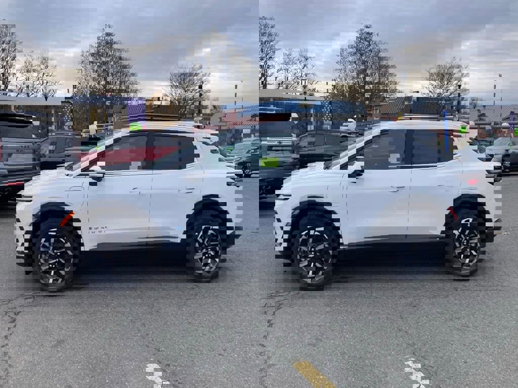 New 2026 Chevrolet Equinox EV LT image 4