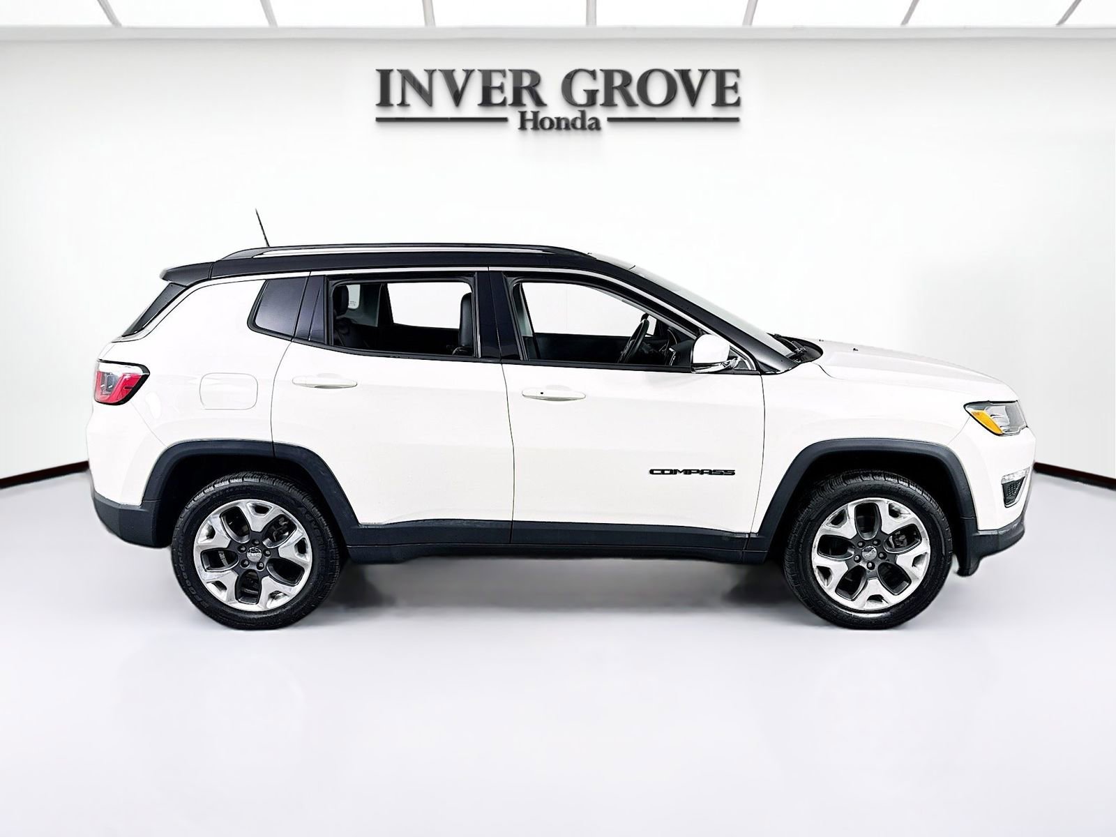 Used 2018 Jeep Compass Limited w/ Navigation Group AWD/4WD image 4