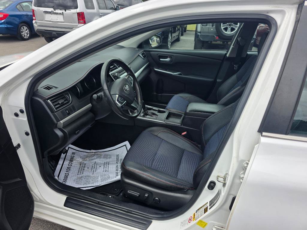 Used 2015 Toyota Camry SE FWD image 5