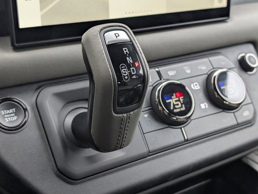 Used 2025 Land Rover Defender 110 image 17