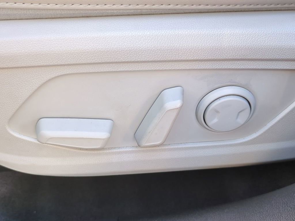 Used 2021 Kia Sorento SX image 19