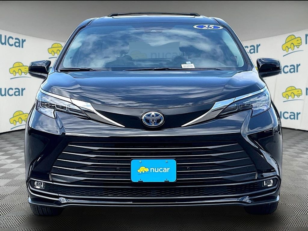 Used 2025 Toyota Sienna XLE w/ XLE Plus Package AWD/4WD image 2