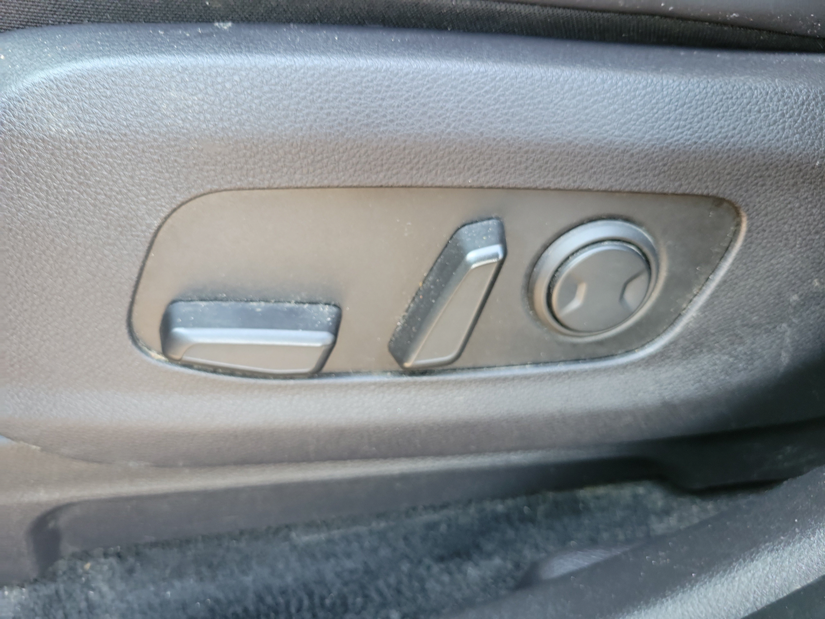 Used 2023 Kia Carnival EX FWD image 16
