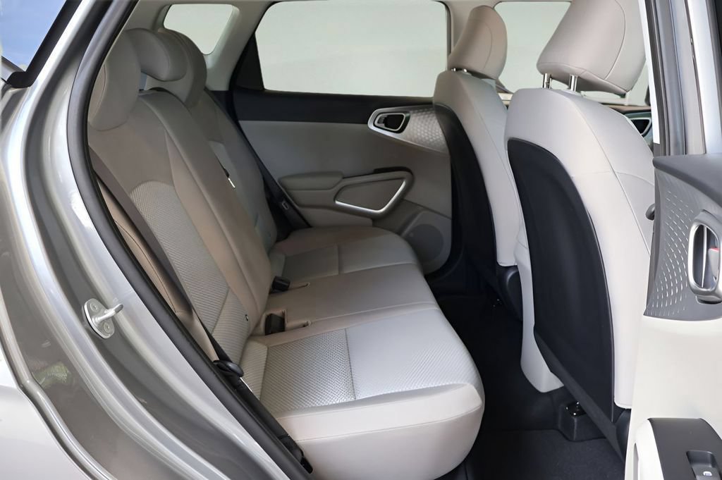Used 2025 Kia Soul LX w/ LX Technology Package FWD image 20