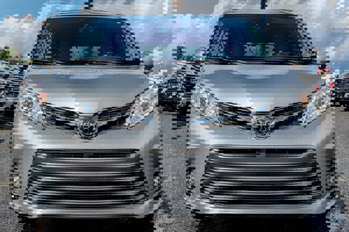 Used 2020 Toyota Sienna XLE FWD image 5