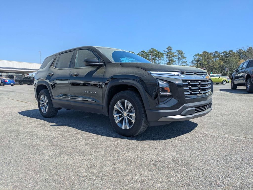 Used 2025 Chevrolet Equinox LT image 2