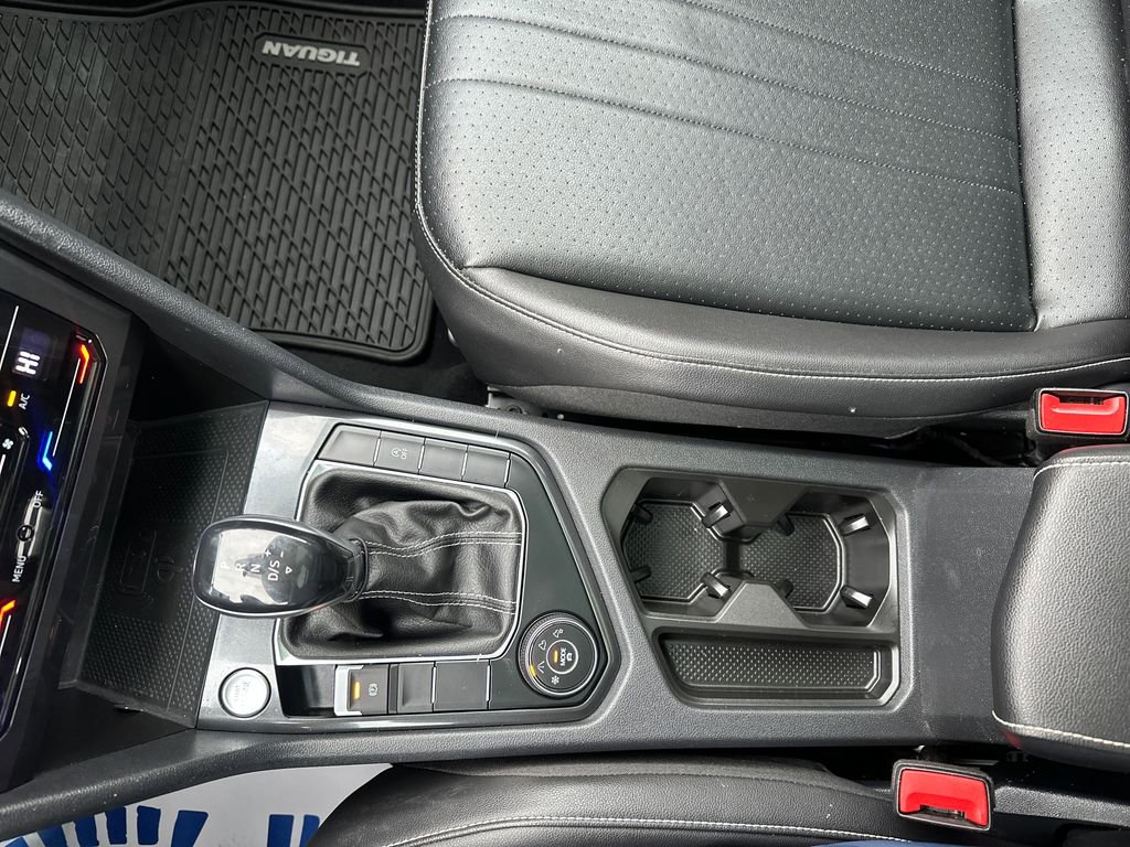 Used 2022 Volkswagen Tiguan SE w/ Panoramic Sunroof Package image 13