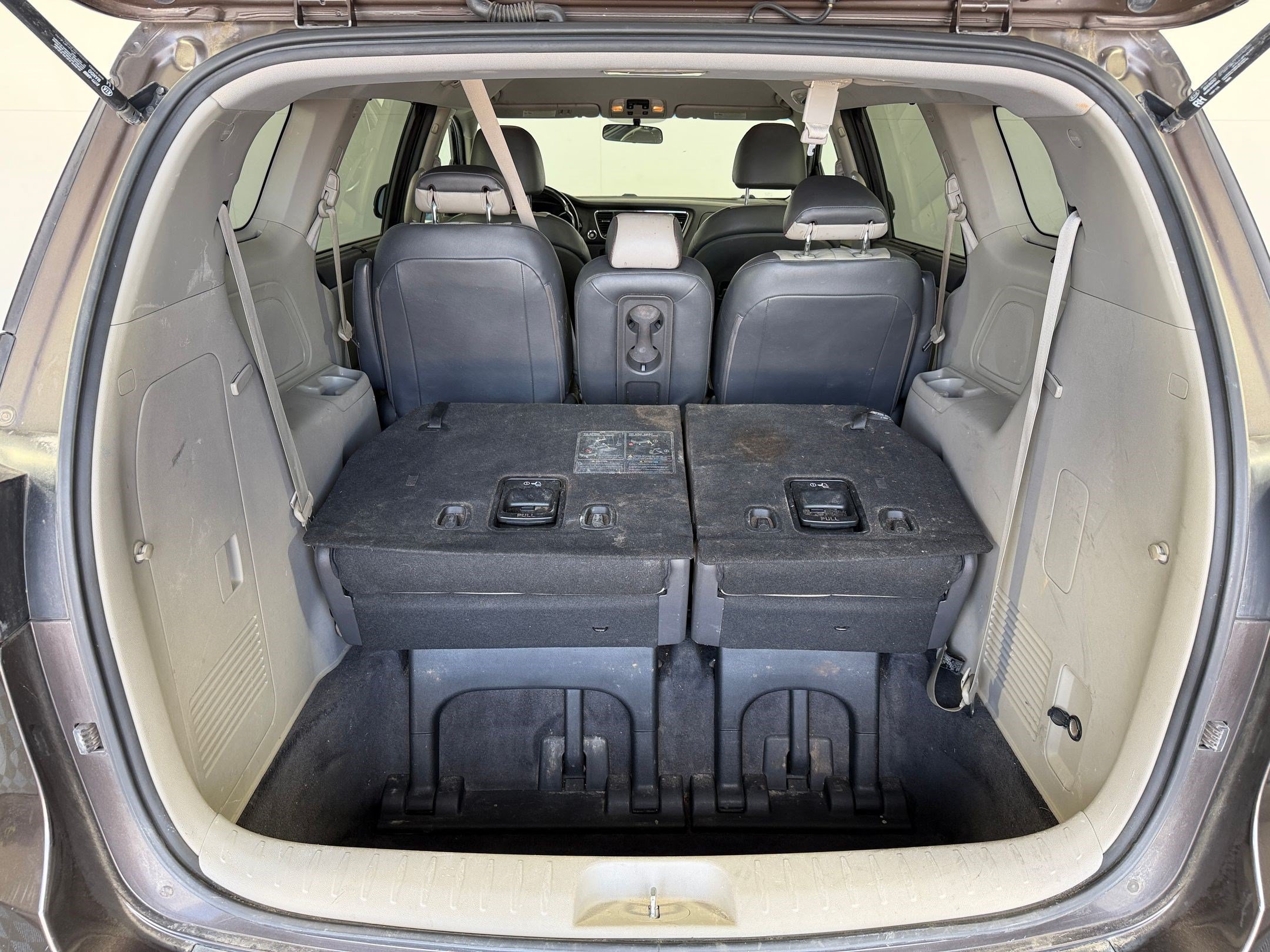 Used 2017 Kia Sedona LX w/ LX Essentials Premium Package FWD image 23