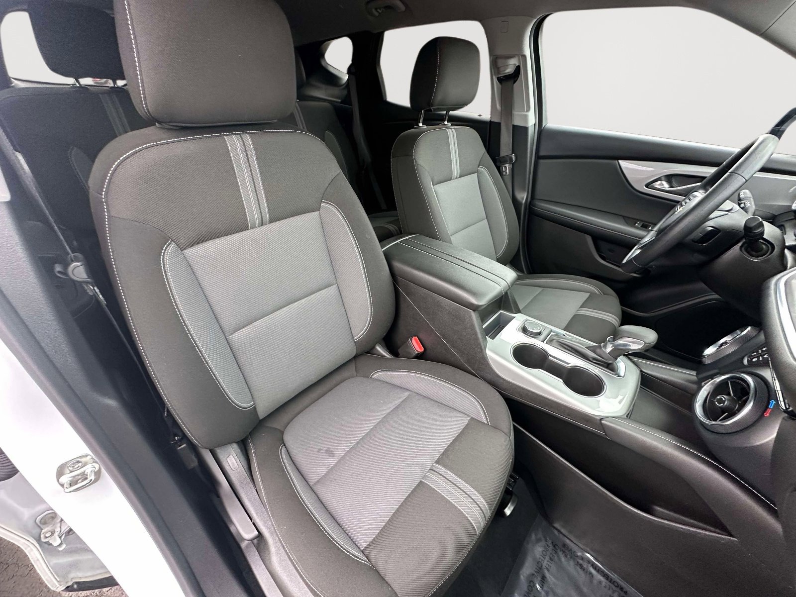 Used 2025 Chevrolet Blazer LT image 28