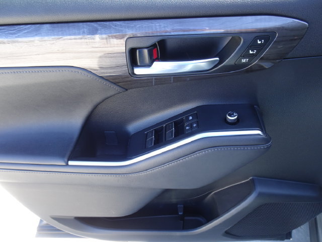 Used 2020 Toyota Highlander Platinum AWD/4WD image 8