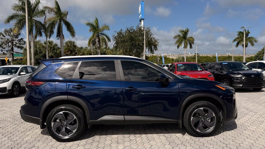Used 2024 Nissan Rogue SV w/ SV Premium Package FWD image 15
